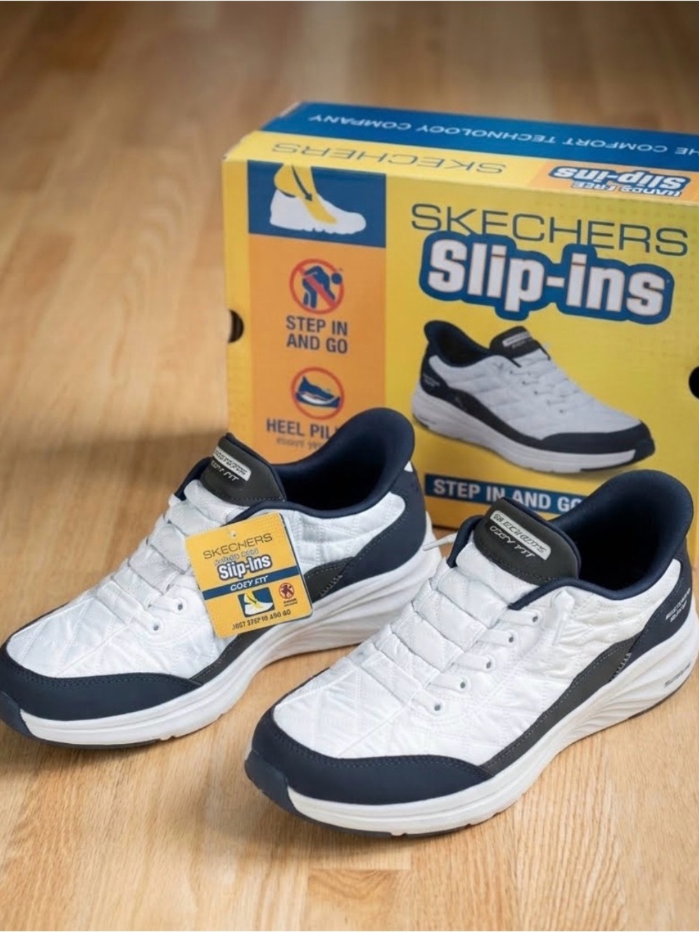 NEW Skechers Sz 8 White and Navy Quilted Slip-On Comfort Sneakers